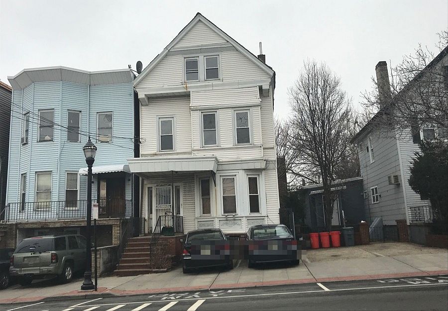2nd image of 905 Palisade Ave