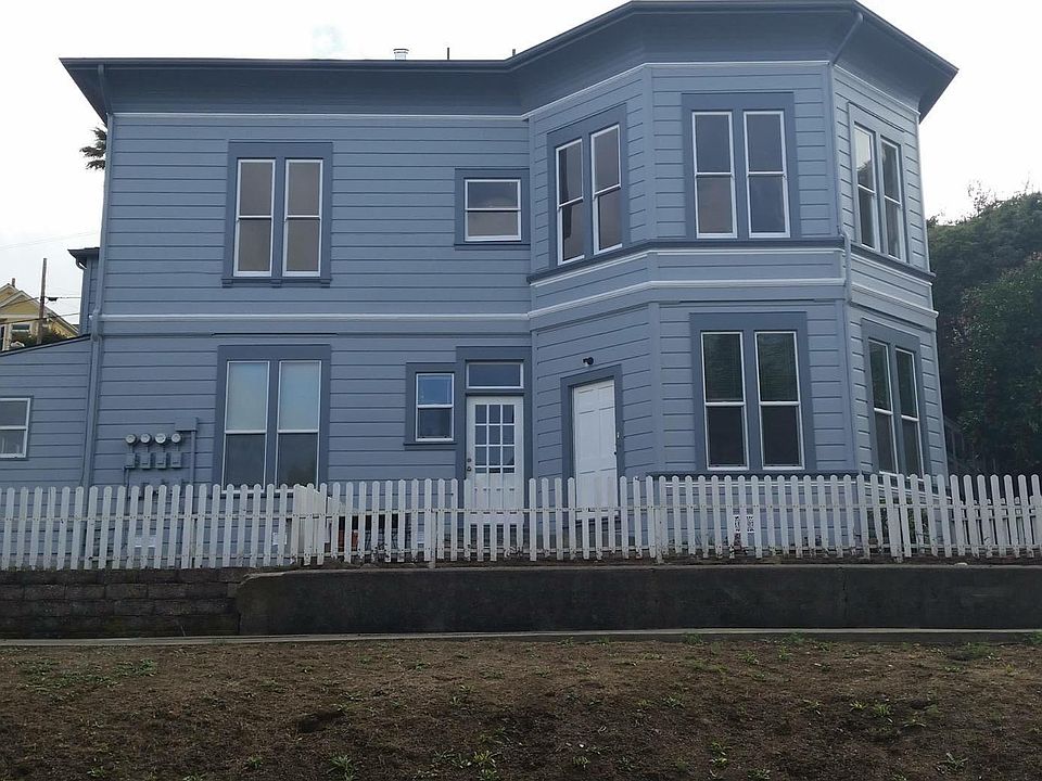Newly updated unit , ready to new tenant.