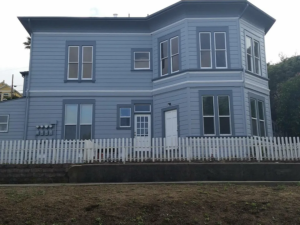 563 Loring Ave