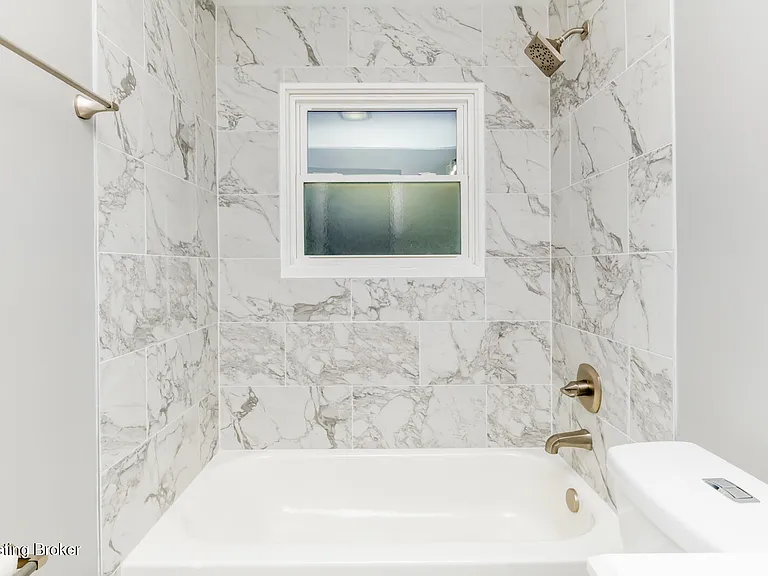 204 W Warfield St — Photo 11