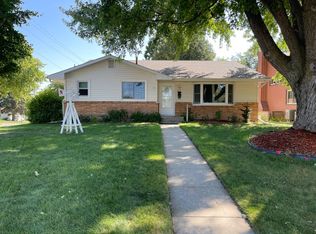 3415 Lakeview Dr, Kearney, NE 68845