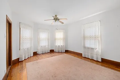 3 bed, 1185 sqft, $1,950 — Photo 3