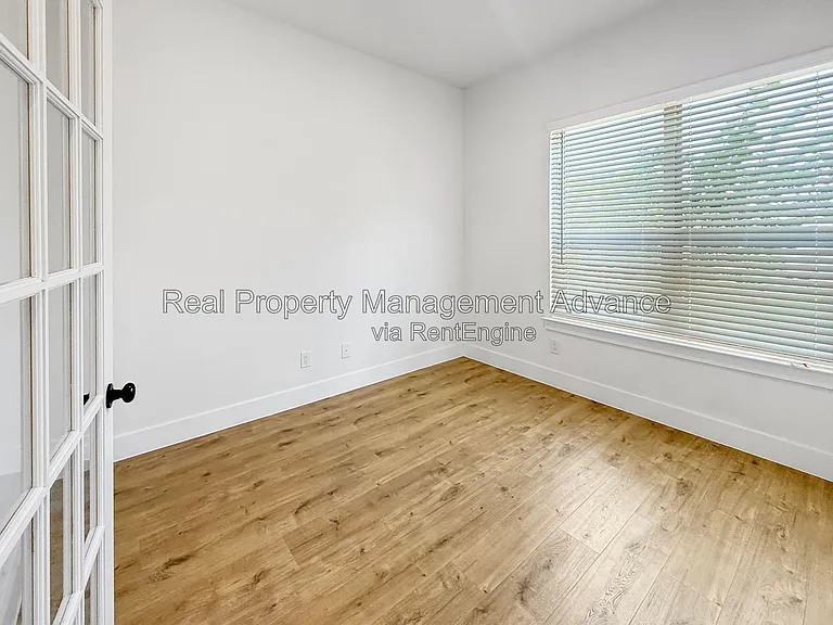 4400 Elm Springs St — Photo 11