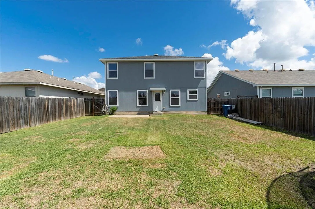 4 bed, 3.0 bath, 2420 sqft, $1,850 — Photo 3