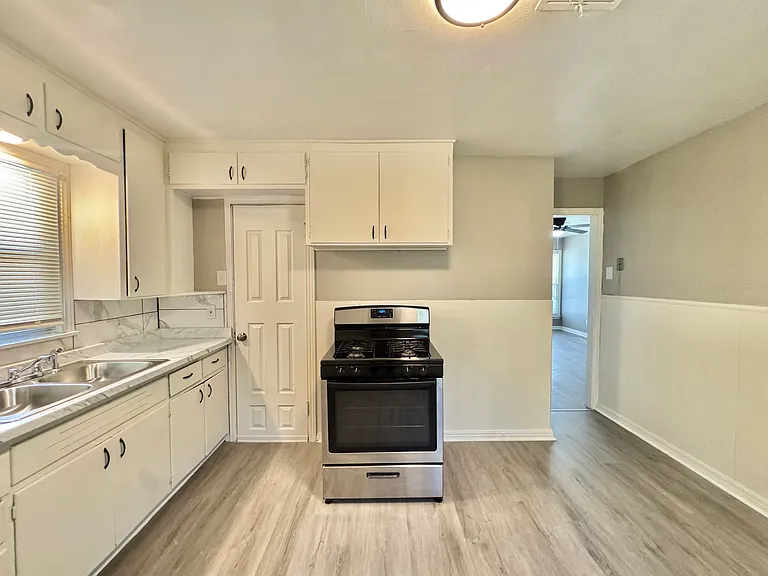 252 E Coe Dr — Photo 11