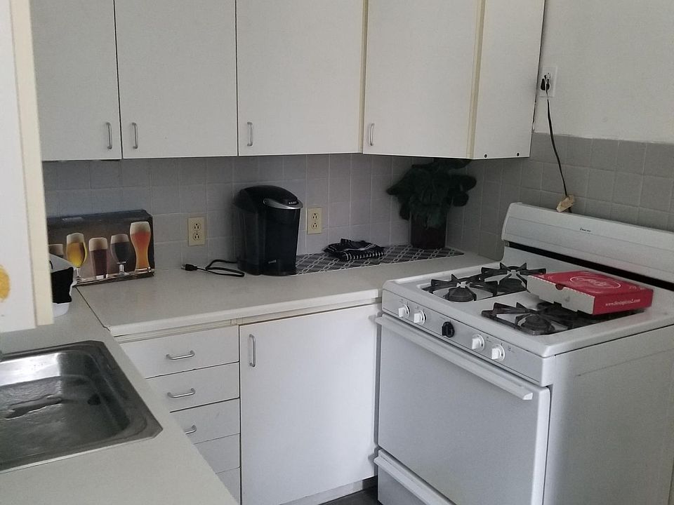 2nd image of 625 W Park Ln #1