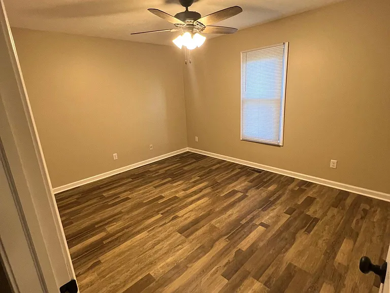 638 Eugene Ct — Photo 13