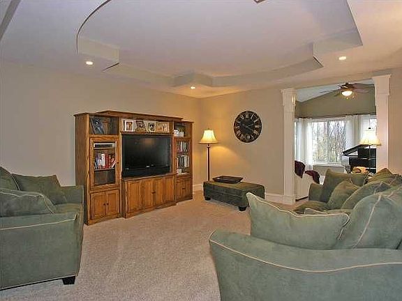 Spacious great rm w/custom ceiling, all 9' in this home!