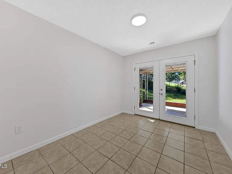 528 Parrish Ln — Photo 18