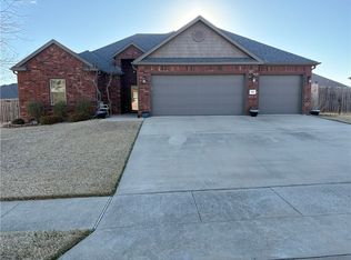 300 Baker St, Pea Ridge, AR 72751