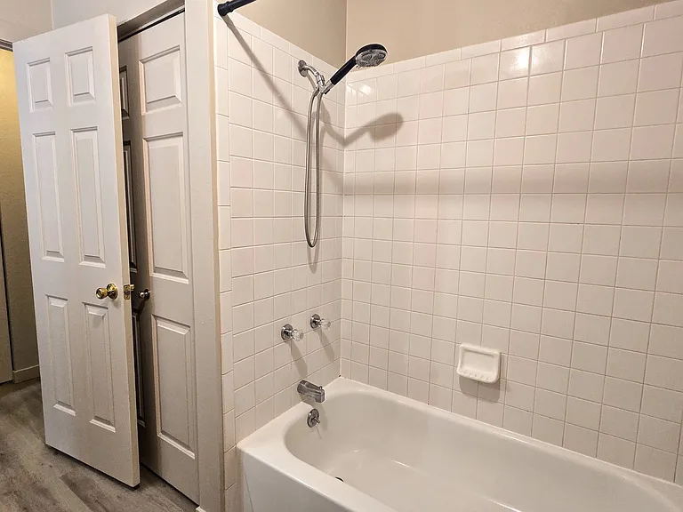 132 Southwest Blvd #C — Photo 4