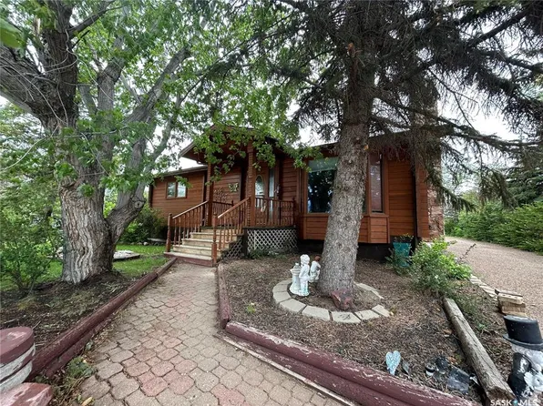 221 1st STREET W, Coronach, SK S0H 0Z0