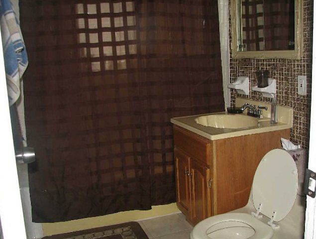 2nd image of 13812 Whitelaw St