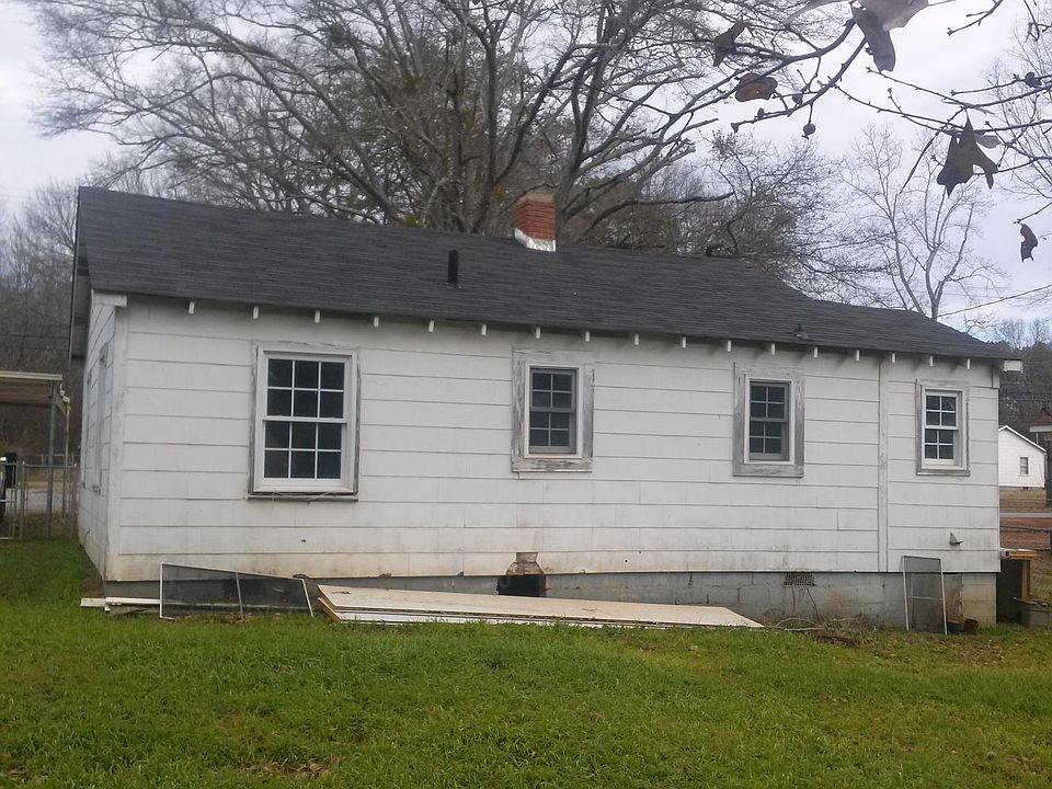 2nd image of 206 Marion St