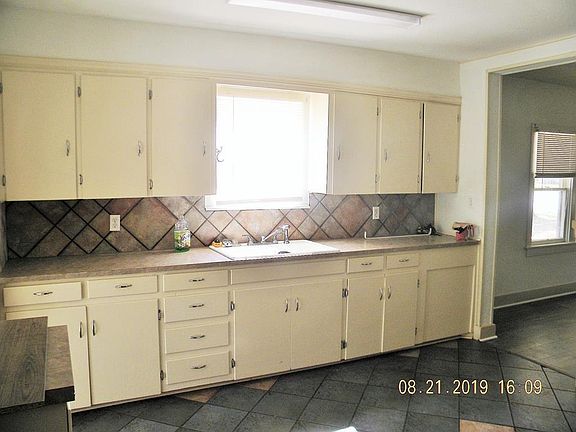 3rd image of 2203 W Avenue L