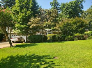 233 Lakeshore Ct NE, Marietta, GA 30067