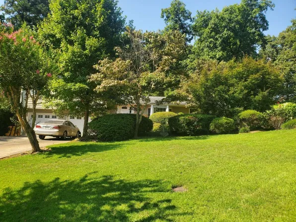 233 Lakeshore Ct NE, Marietta, GA 30067