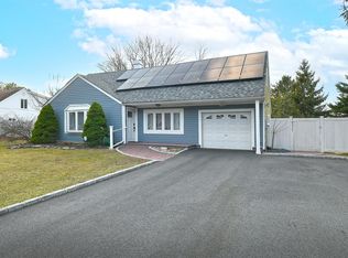 66 White Pine Way, Medford, NY 11763