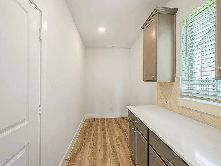 832 Sarasota Shore Dr — Photo 19