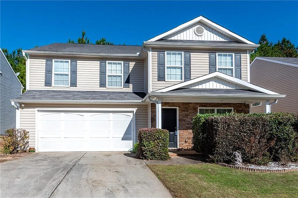5 bed, 2.5 bath, 2714 sqft, $2,450 — Photo 1