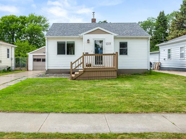 1215 13th St N, Moorhead, MN 56560