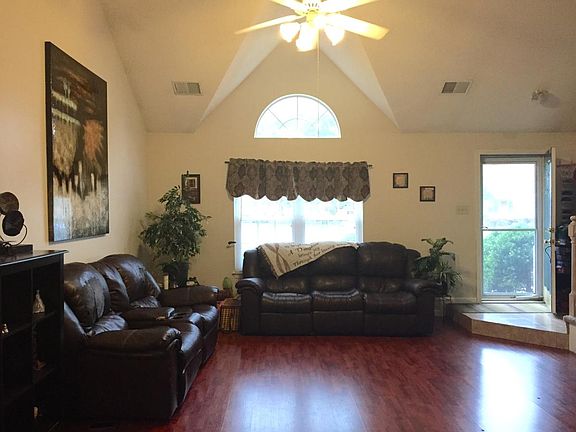 3rd image of 247 N Hill Ln