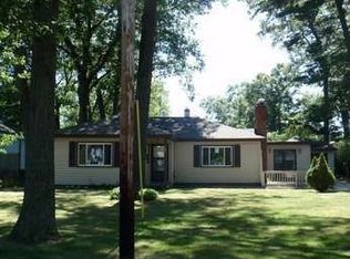 2063 S Manitou Cir, Norton Shores, MI 49441