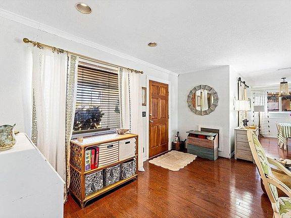5th image of 102 NE 22nd Street