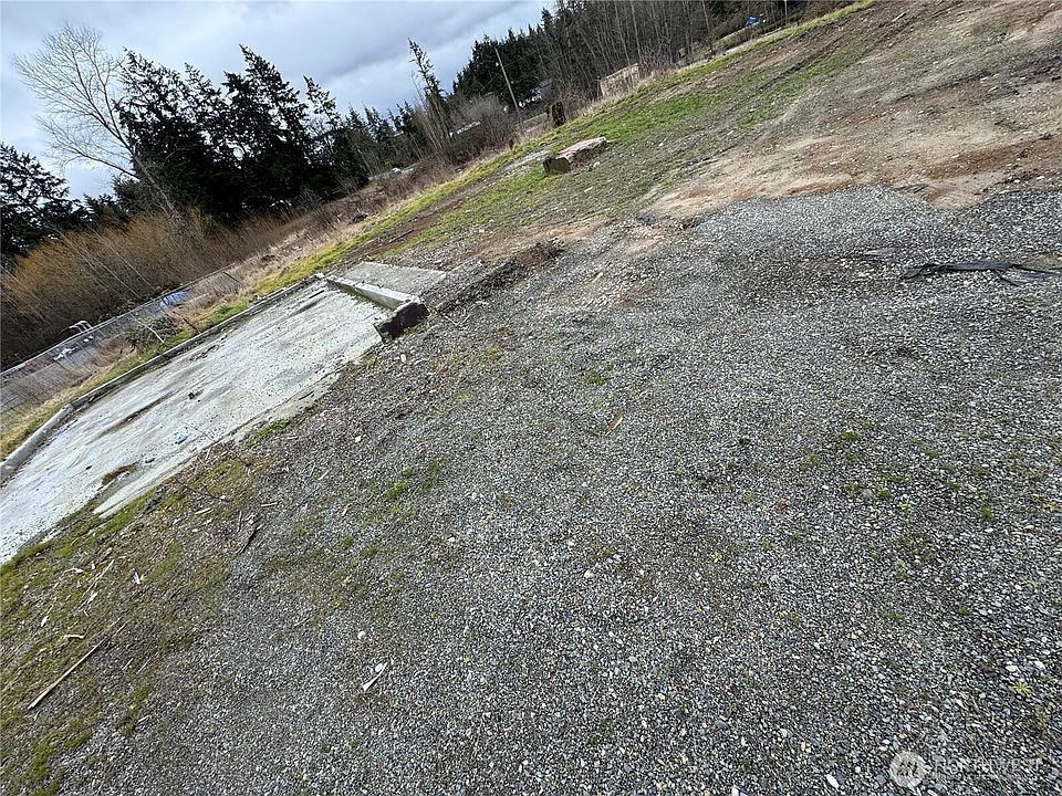 2nd image of 8917 Canyon Rd E