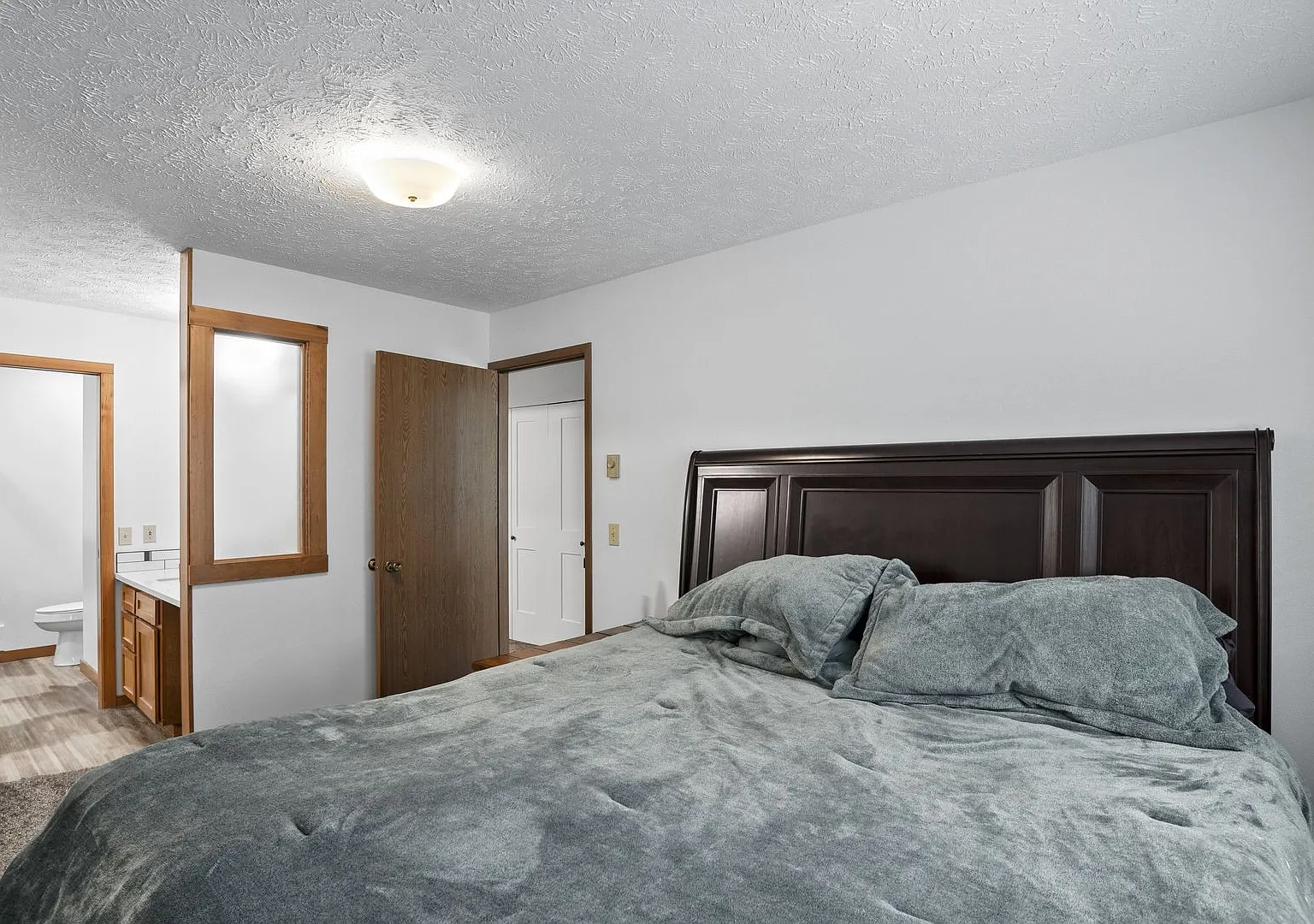 The Woodlands Condos — Photo 4