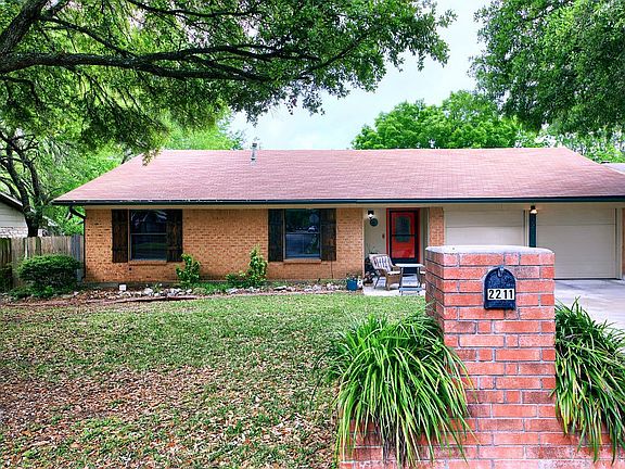5th image of 2211 Donna Dr