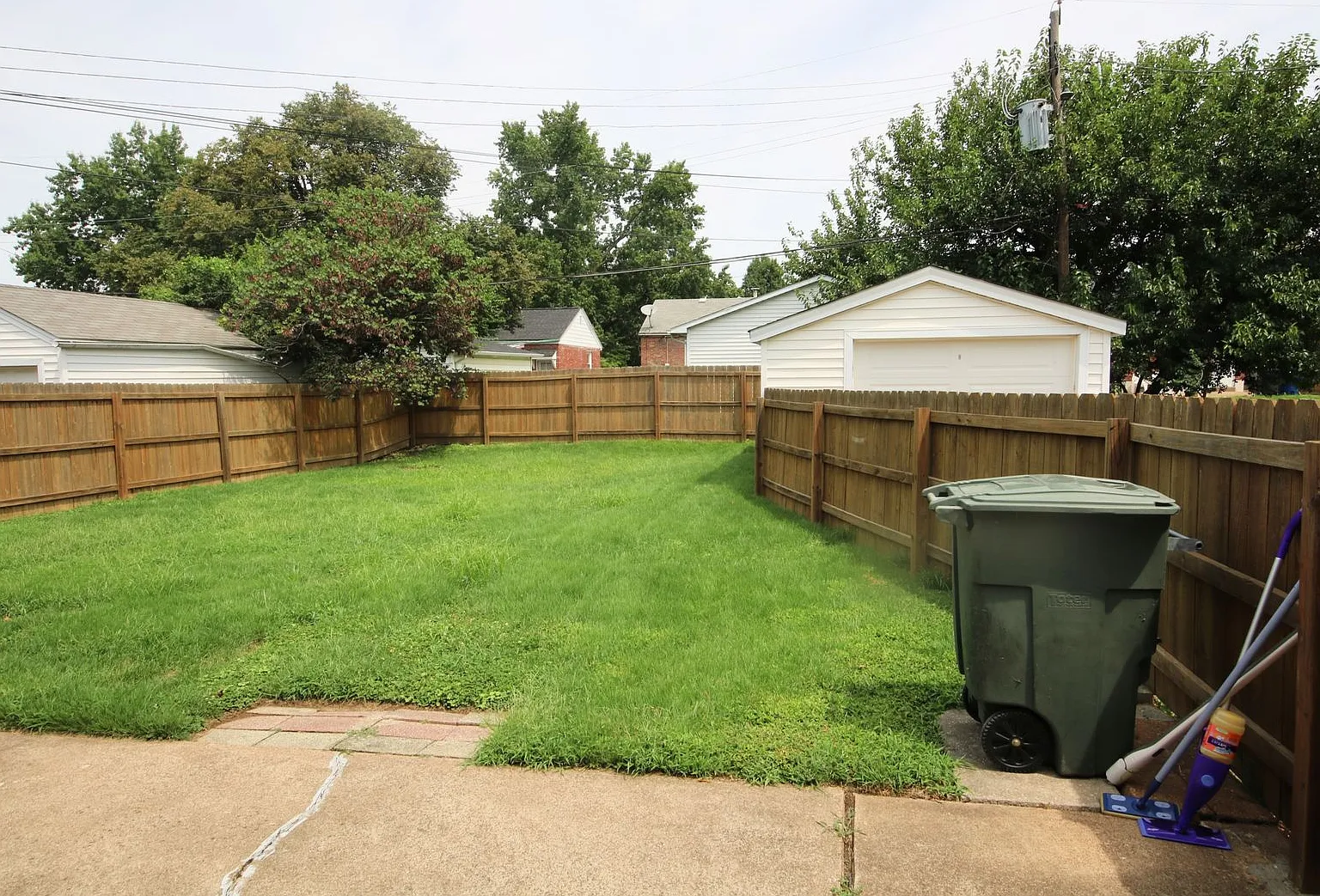 Beautiful 2 Bed/2 Bath Home for Rent — Photo 3
