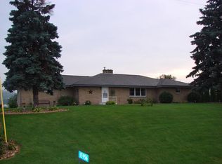 15956 Balltown Rd, Sherrill, IA 52073