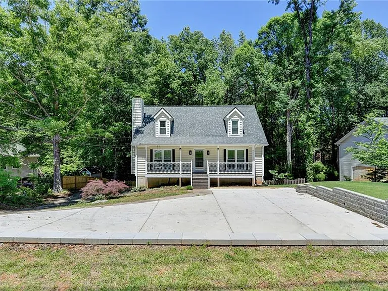 1530 Plunketts Rd — Photo 3
