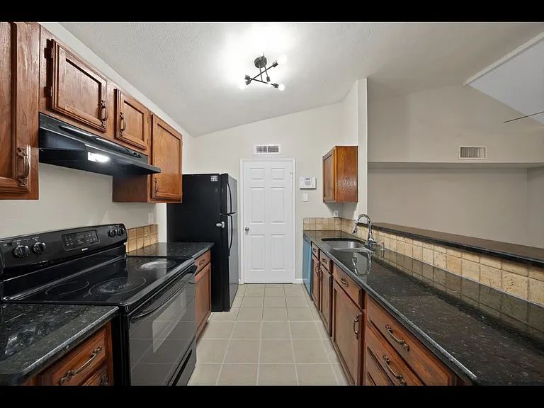 6080 Dooley Dr #6080 — Photo 5