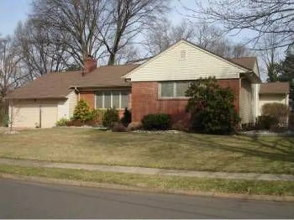 17 Perry Rd, Edison, NJ 08817