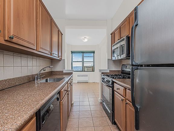 5th image of 3515 Henry Hudson Pkwy W APT 10F