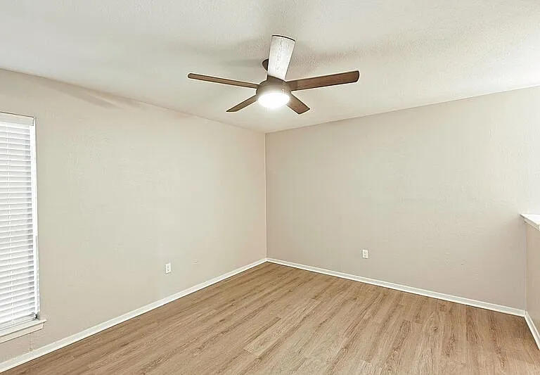 889 Dublin Dr #D — Photo 15