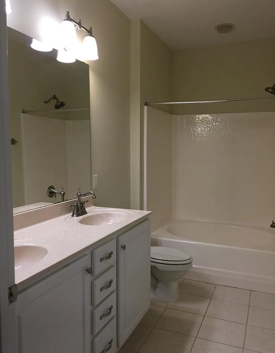 1401 Coopershill Drive — Photo 3