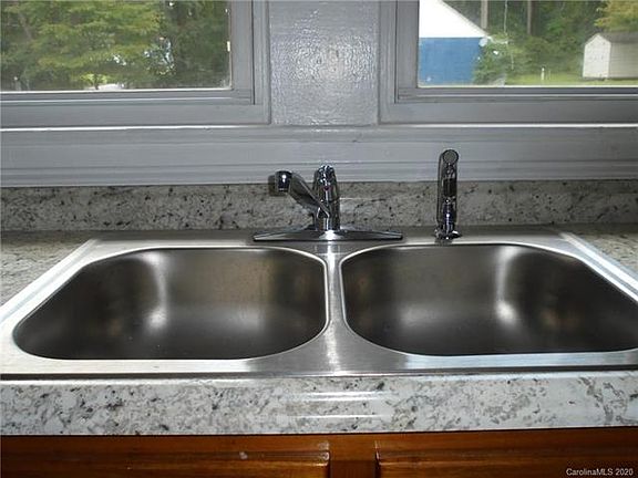 4th image of 703 Tanglewood Dr