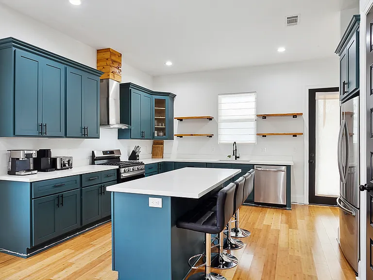 2129 Angela Ave — Photo 9