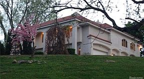 2nd image of 1264 Club Dr