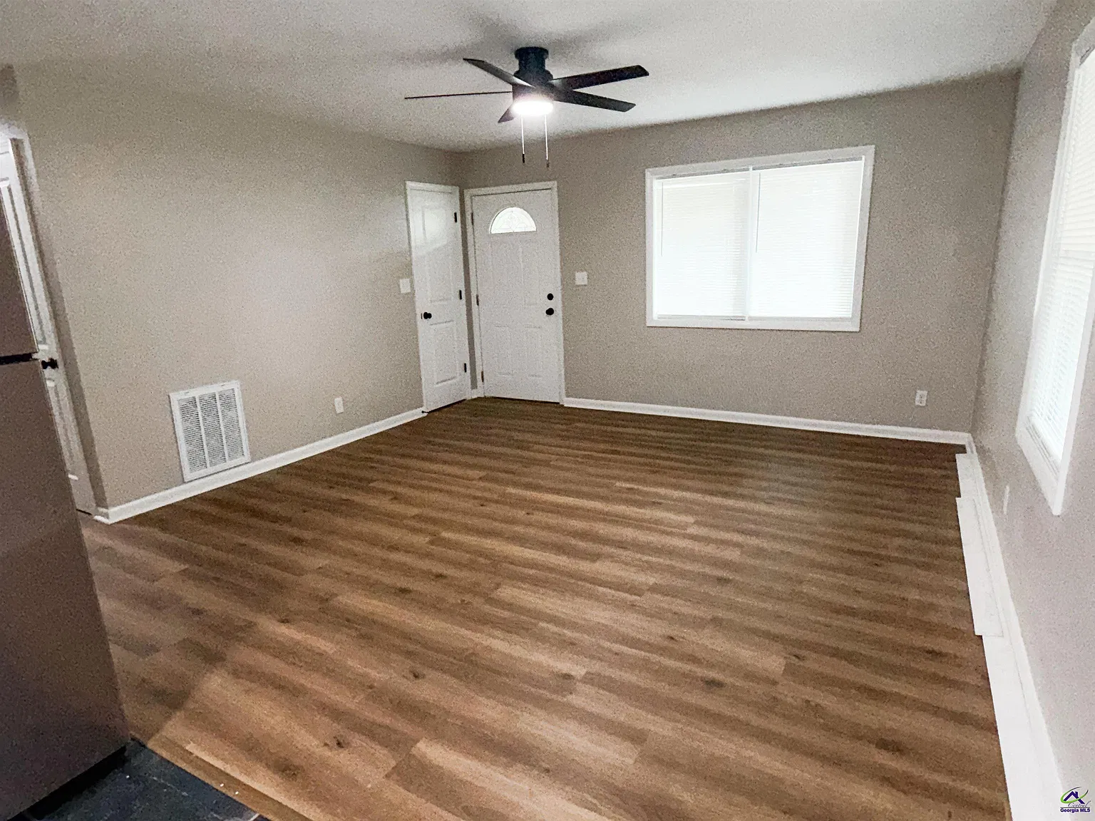 4 bed, 1.5 bath, 1107 sqft, $1,275 — Photo 3