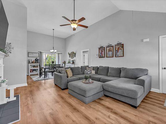 5th image of 3450 Bradfield Dr