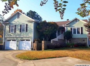 127 S Lake Dr, Rainbow City, AL 35906