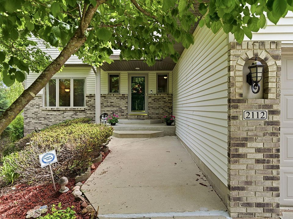 1st image of 2112 Parkwood Hills Dr NE