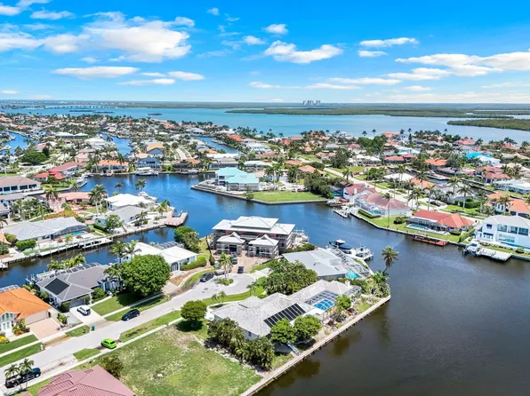 1895 Woodbine Ct, Marco Island, FL 34145