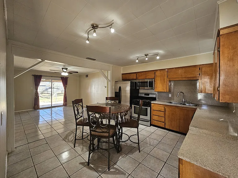 1357 S La Salle Dr — Photo 4