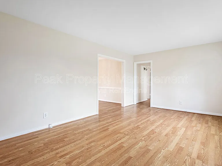 8514 Wetherly Dr — Photo 10