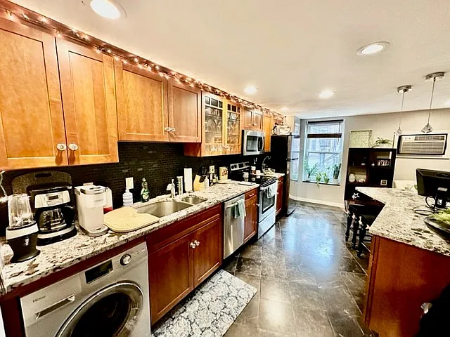 Building Photo - 61 Salem St #3